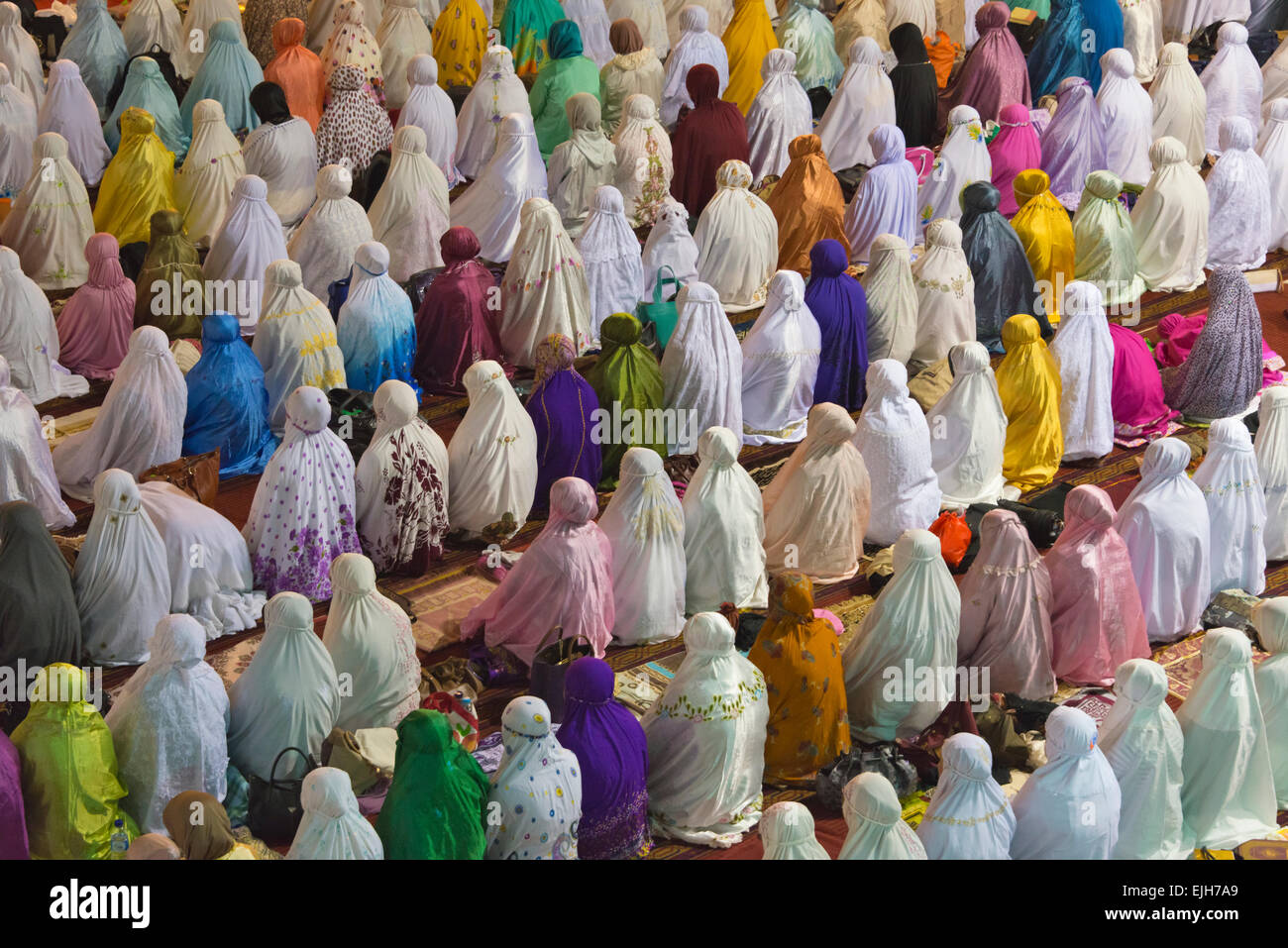 Pilgrims praying in Istiqlal Mosque during Ramadan, Jakarta, Indonesia Stock Photo