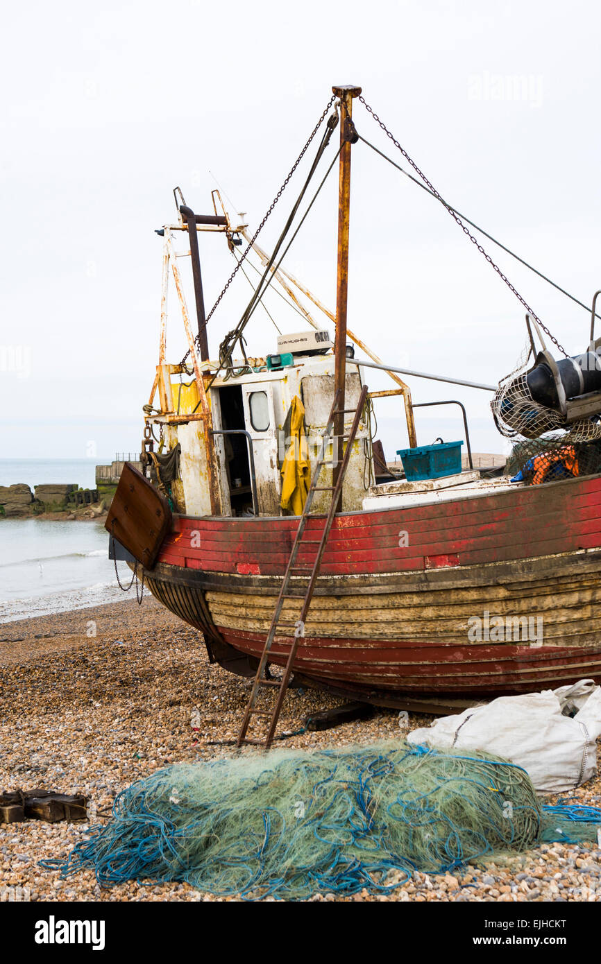https://c8.alamy.com/comp/EJHCKT/commercial-fishing-boats-and-operations-on-the-beach-at-hastings-sussex-EJHCKT.jpg