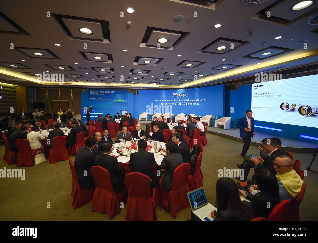 Boao, China's Hainan Province. 27th Mar, 2015. A private sector roundtable discussion is held during the 2015 Boao Forum for Asia (BFA) in Boao, south China's Hainan Province, March 27, 2015. © Guo Cheng/Xinhua/Alamy Live News Stock Photo