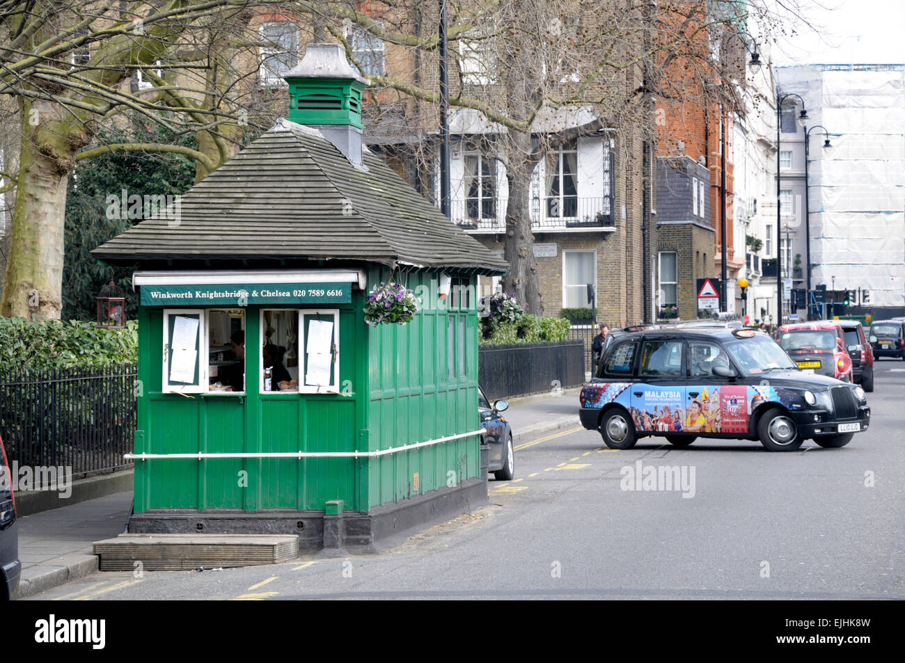 London, England, UK. Cabmen's shelter / Refreshments kiosk in Pont Street, Belgravia Stock Photo