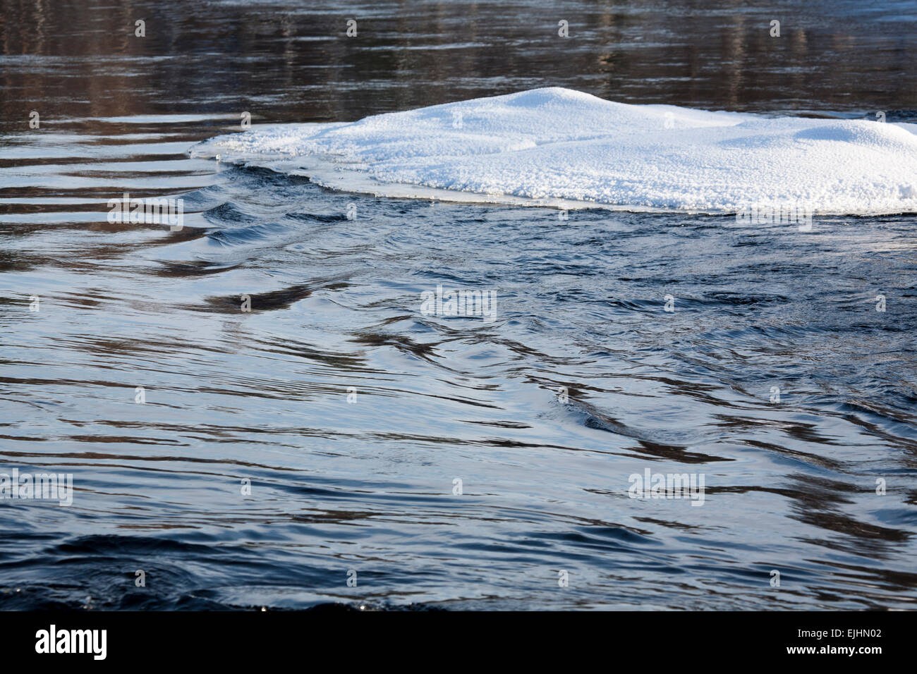 Flowing river snow hi-res stock photography and images - Alamy