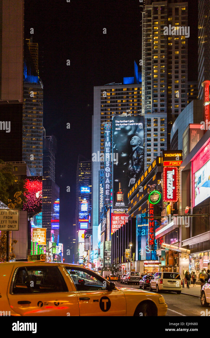Times square at night hi-res stock photography and images - Alamy