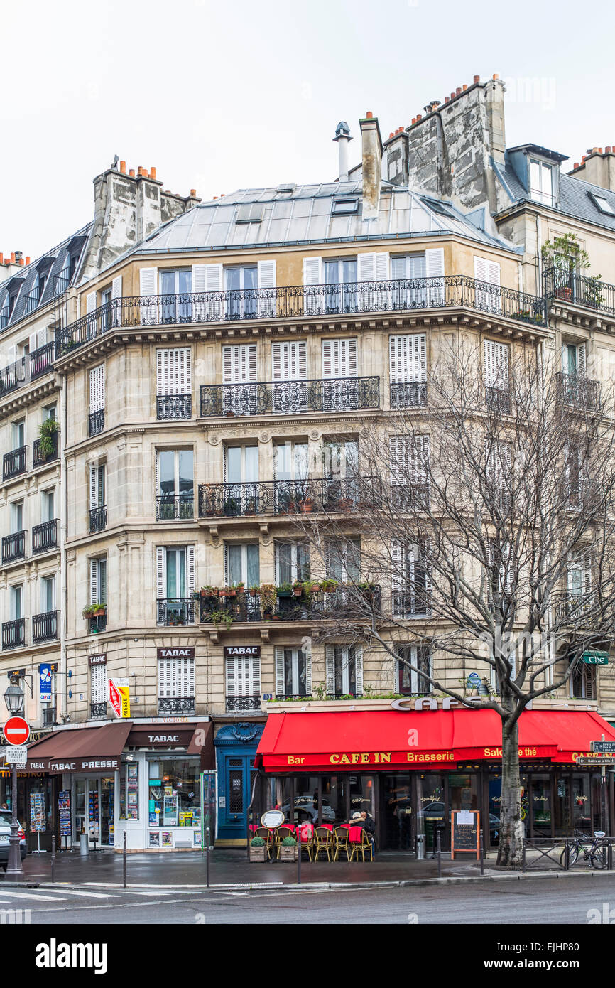 Restaurant awning paris hi-res stock photography and images - Alamy