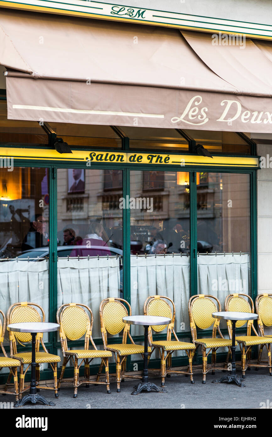Les Deux Musees tea room in Paris, France Stock Photo Alamy