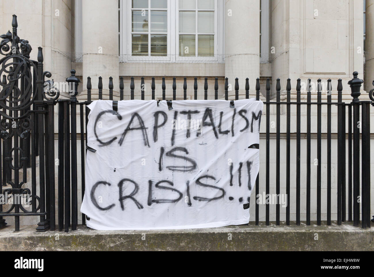 New Cross Gate, London, UK. 27th March 2015. Students are occupying Deptford Town Hall, the management building for Goldsmiths College. Part of the growing Occupy movement against cuts in education that began with the Occupy UAL at St Martins. Credit:  Matthew Chattle/Alamy Live News Stock Photo