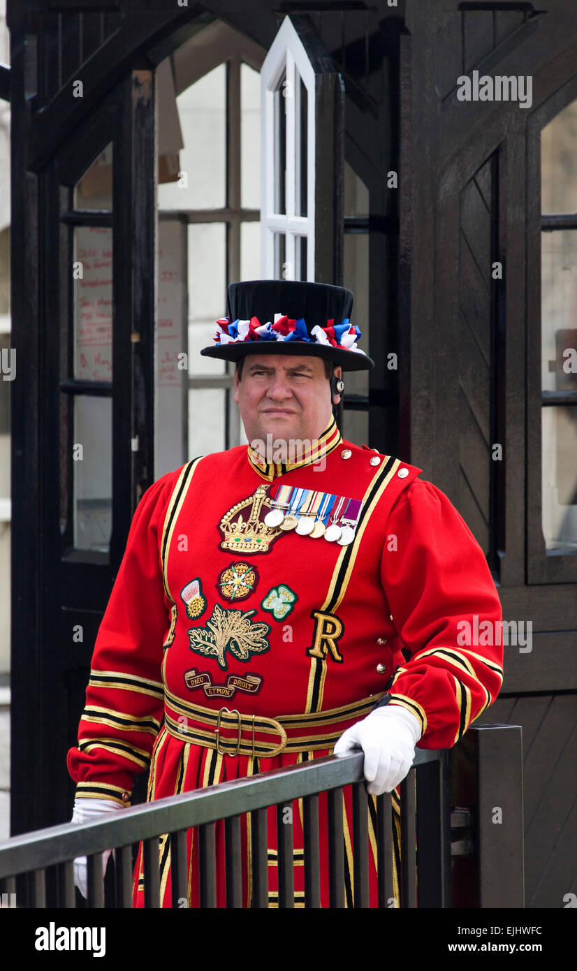 Beefeaters outside the Tower of London, England Stock Photo