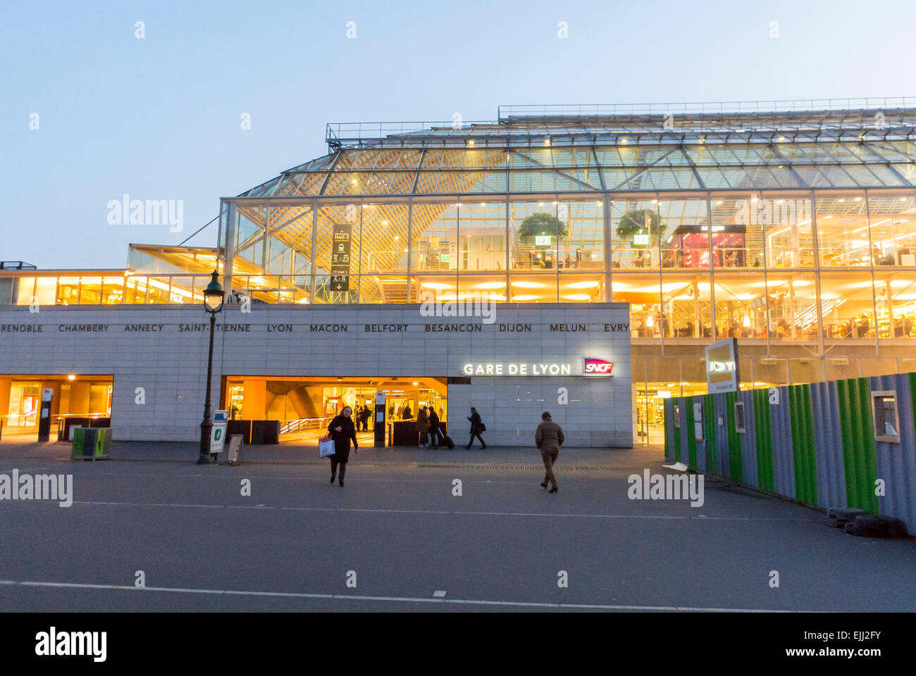 paris-france-outside-building-entrance-french-train-station