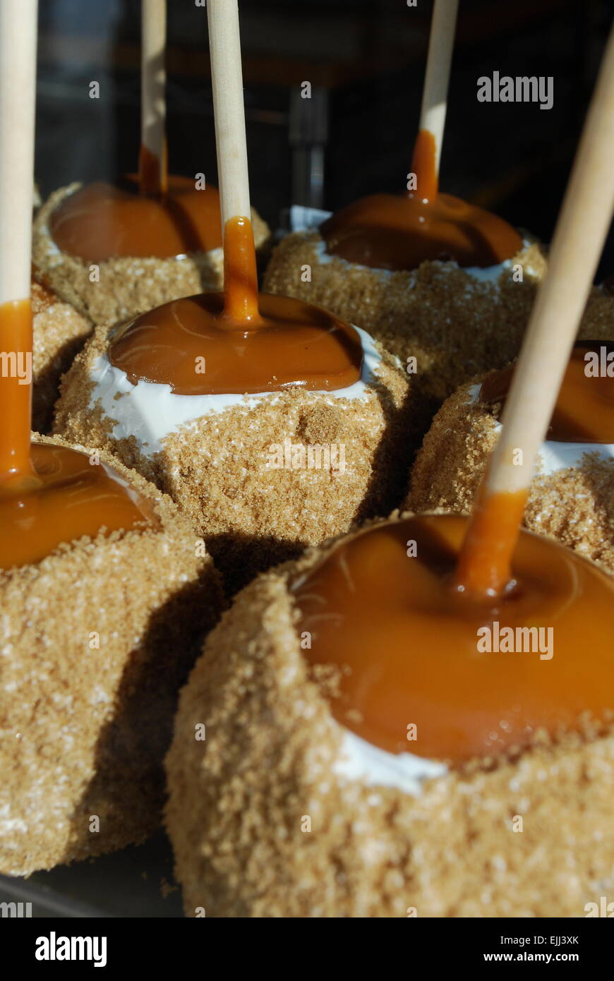 Carnival fair caramel apples hi-res stock photography and images - Alamy