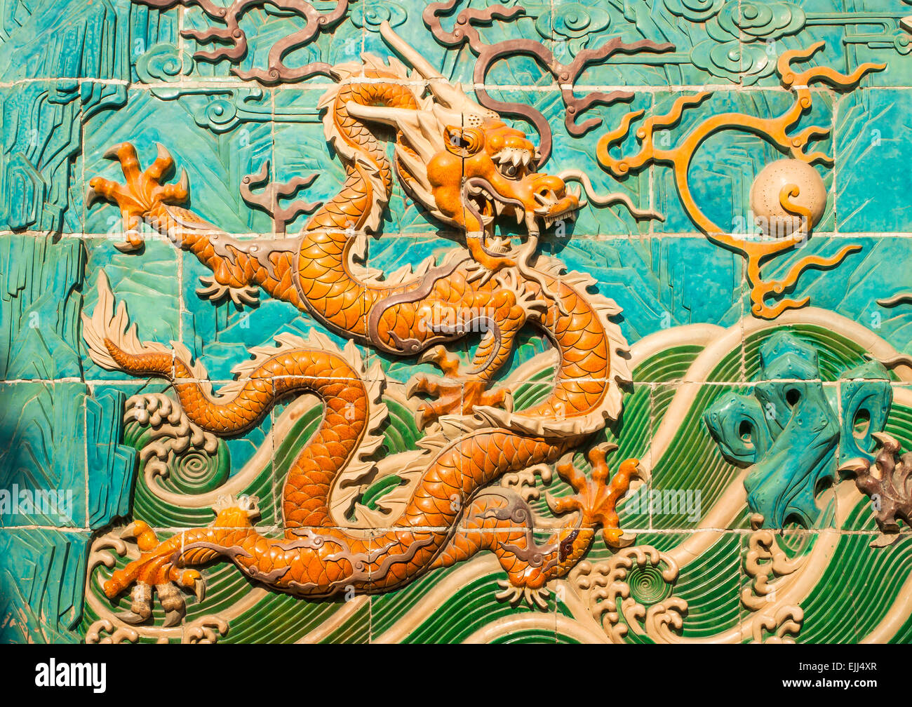 China dragon hi-res stock photography and images - Alamy