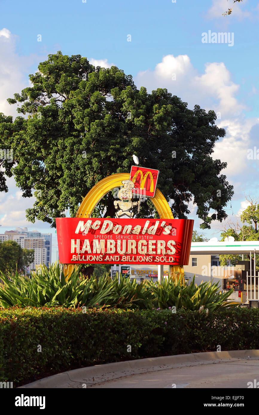 McDonalds fast food restaurant hamburger sign, golden arches sign outside McDonald's exterior Stock Photo
