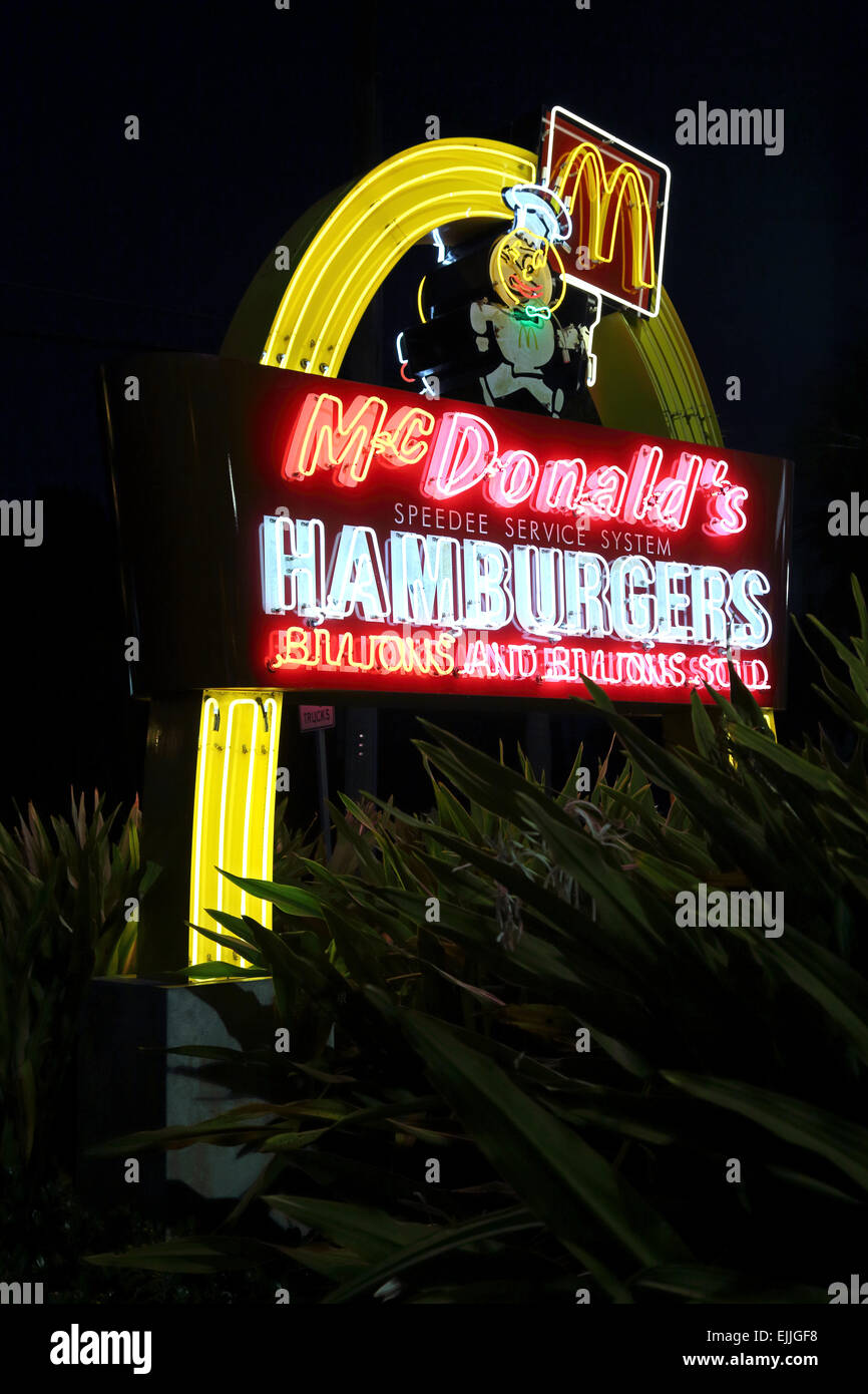 McDonalds fast food restaurant neon hamburger sign, golden arches light ...