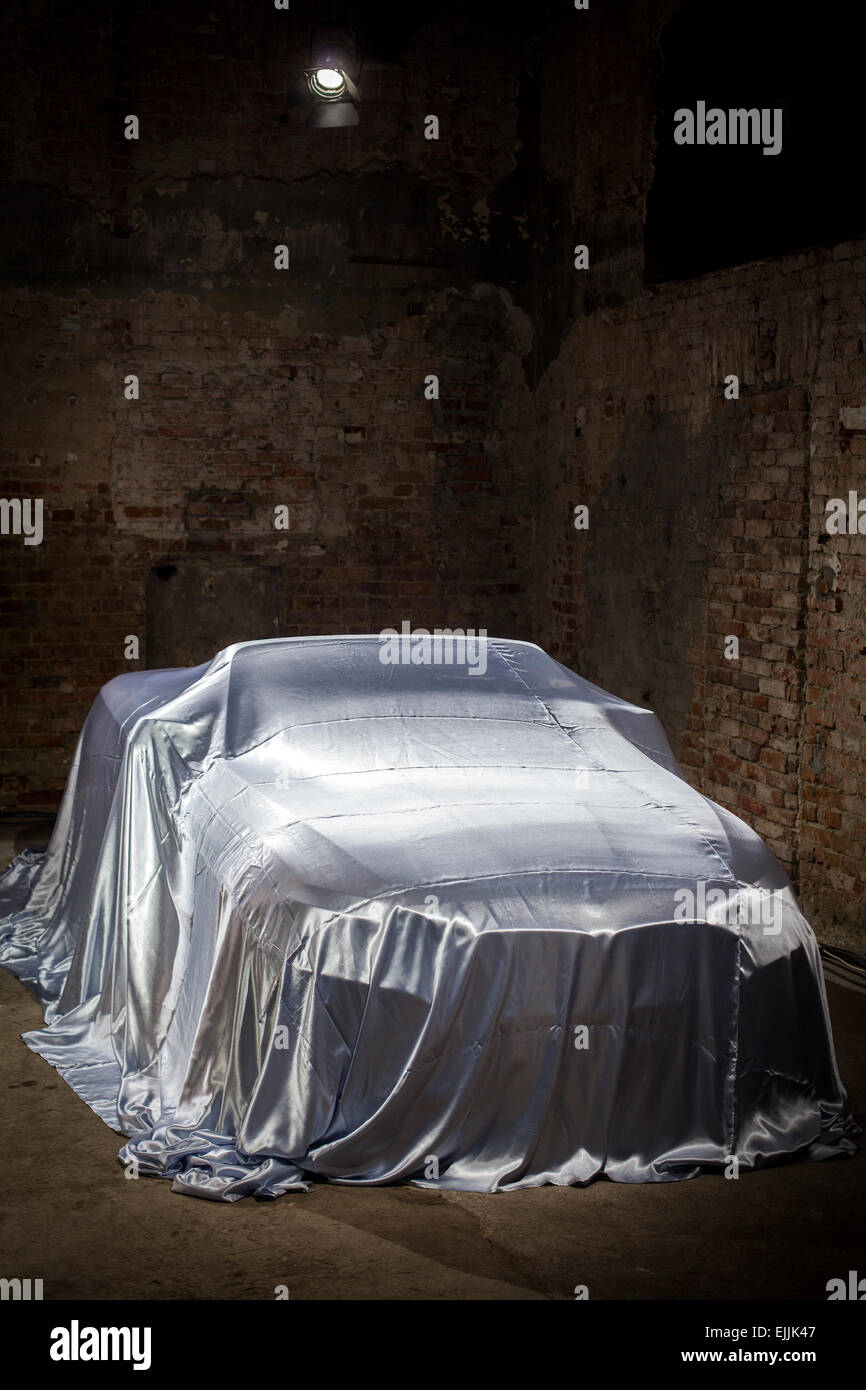 Car under cover hi-res stock photography and images - Alamy