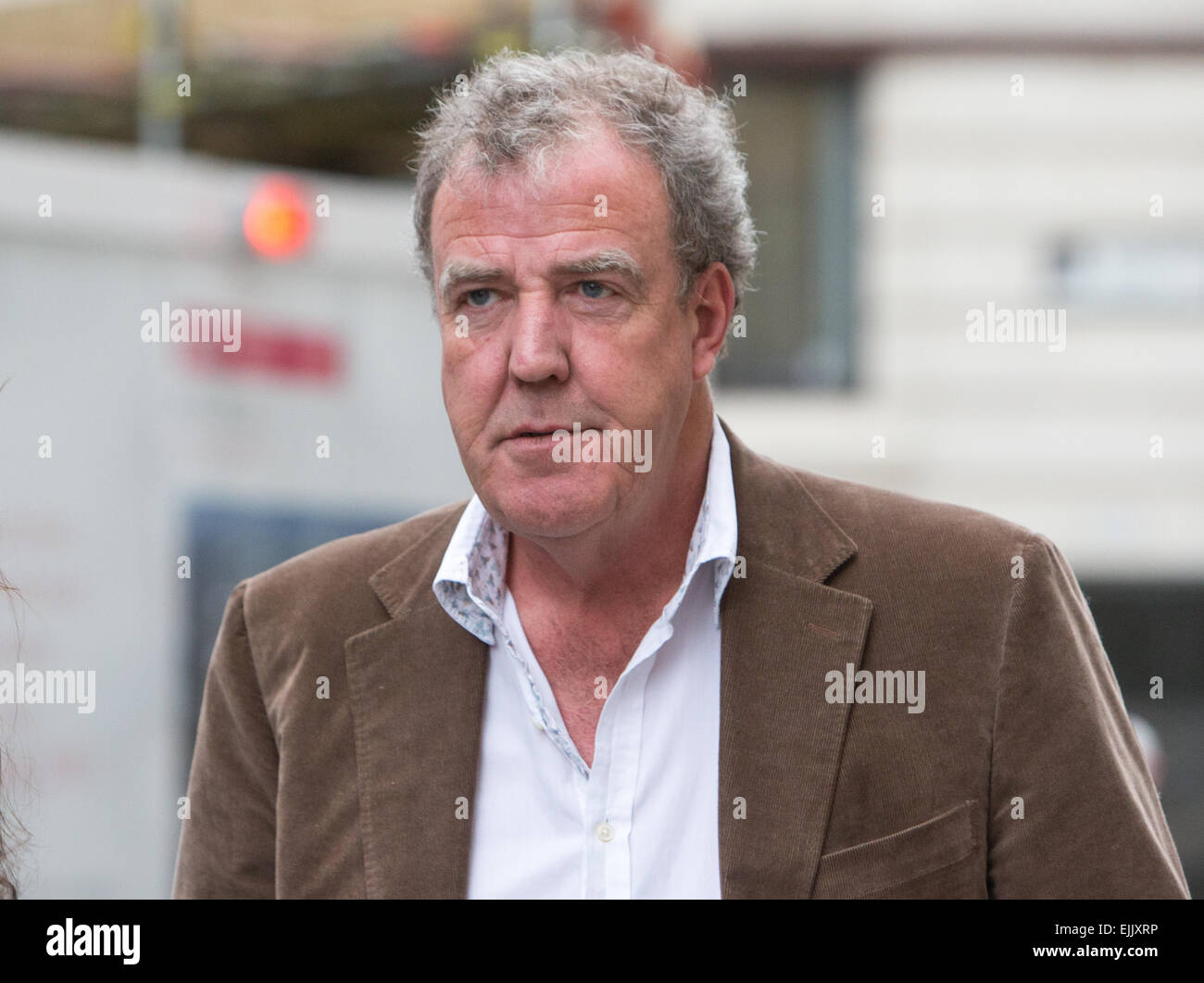 Jeremy Clarkson leaves the Old Bailey after listening to evidence in the hacking trial with Rebekah and Charlie Brooks Stock Photo