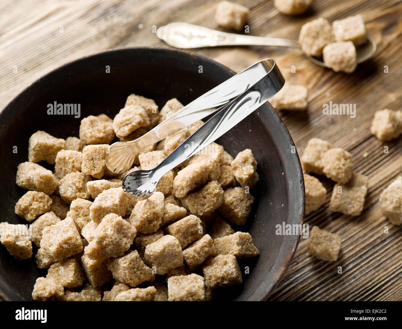 Cubes of cane sugar in the bowl on wooden table Stock Photo Alamy