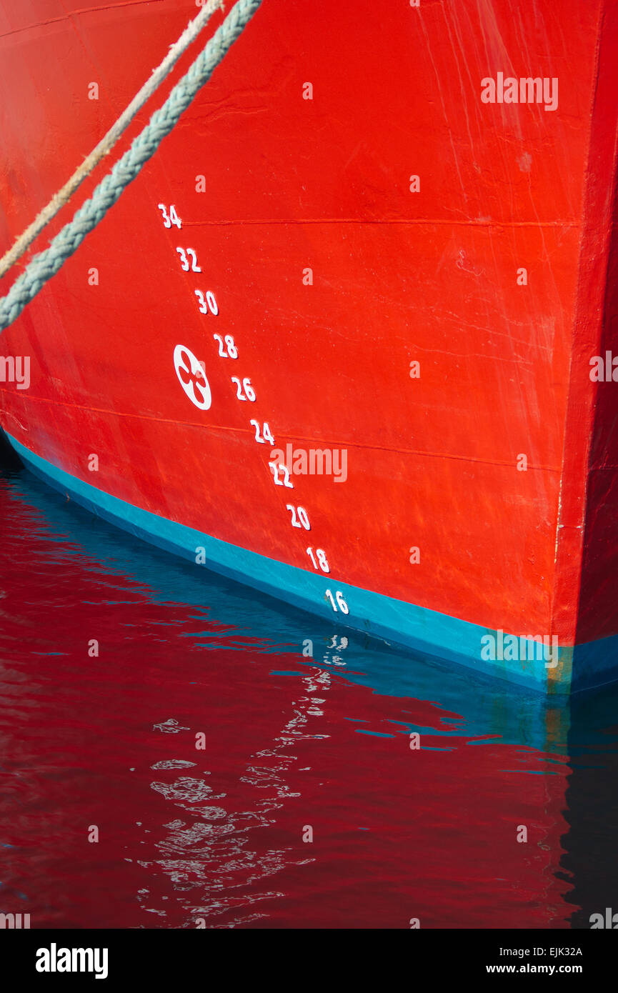 Ship plimsoll line hi-res stock photography and images - Alamy