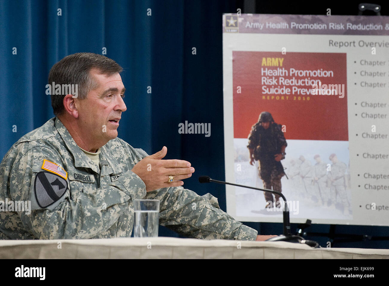 Vice Chief of Staff of the Army, Gen. Peter Chiarelli, discusses the Army's Health Promotion, Risk Reduction, and Suicide Prevention Report during a press conference at the Pentagon, Washington D.C., July 29, 2010.  The report was a 15-month focused effort to better understand the increasing rate of suicides in the force.  Army photo by D. Myles Cullen Stock Photo