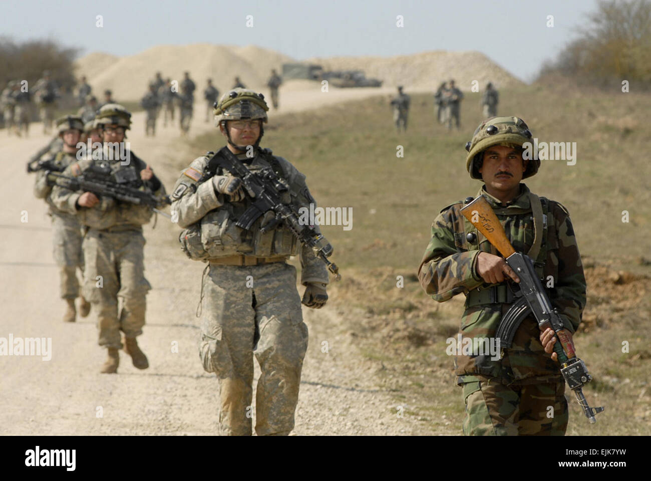 U.S. Army Soldiers from 173rd Airborne Brigade Combat Team conduct a ...