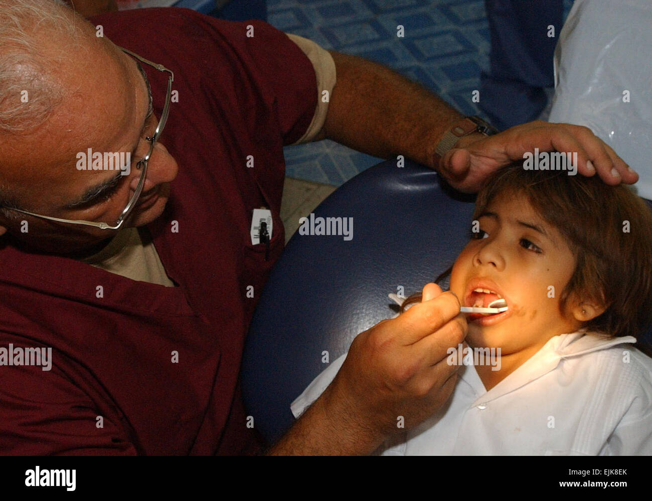 TEGUCIGALPA, Honduras -- Army Lt. Col. Dr. Manuel Marien, a pediatric dentist from Fort Hood, Texas, examines the teeth of a Honduran child during a Medical Readiness Training Exercise, or MEDRETE, Aug. 14, 2007.  Soldiers and Airmen are helping hundreds of Honduran children and providing much needed dental care at the Catholic University Dental School here. US Air Force photo/1st Lt. Erika Yepsen Stock Photo