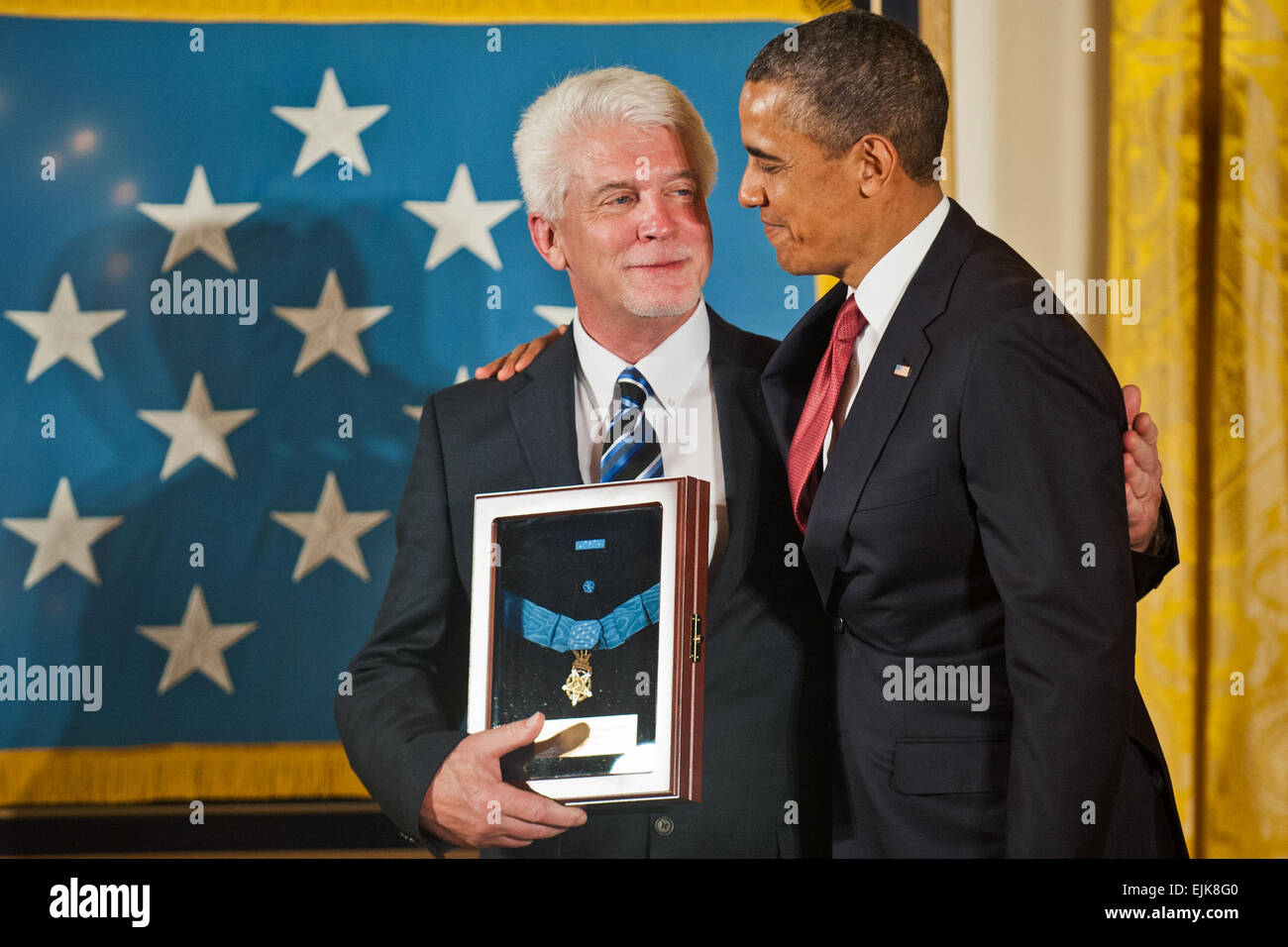 U.S. President Barack Obama awards the Medal of Honor to U.S. Army ...