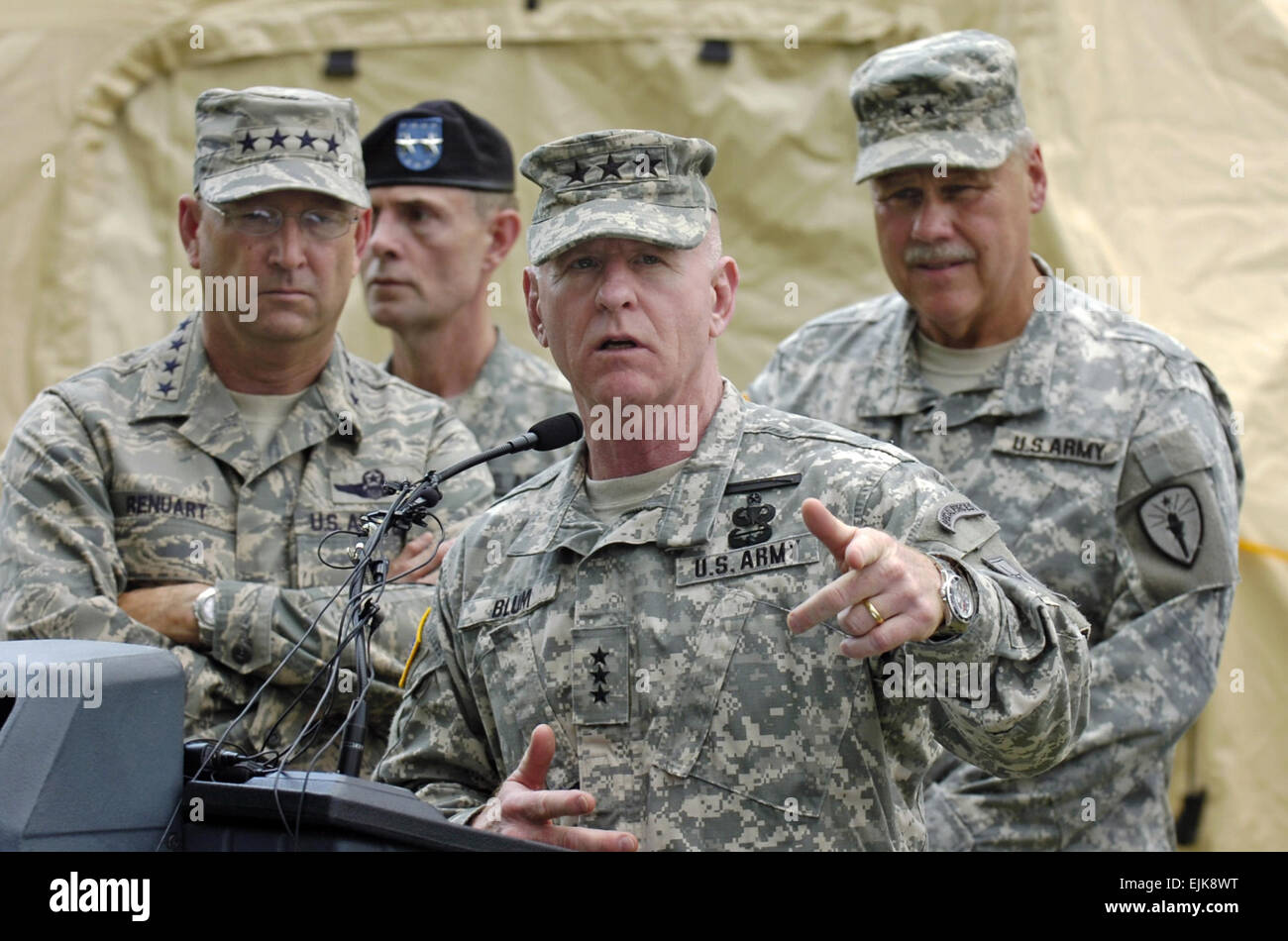 U.S. Army Lt. Gen. H. Steven Blum, Chief, National Guard Bureau, speaks during a press conference at the Muscatatuck Urban Training Center near North Vernon, Ind., May 12, 2007. Behind Blum are, from left, Air Force Gen. Victor E. Renuart Jr., commander of the North American Aerospace Defense Command and United States Northern Command; Army Maj. Gen. Bruce E. Davis, the commander of Joint Task Force Civil Support; and Army Maj. Gen. R.Martin Umbarger, Indiana Adjutant General. The generals are visitingwith troops participating in Vigilant Guard, which is a joint military and civilian emergency Stock Photo