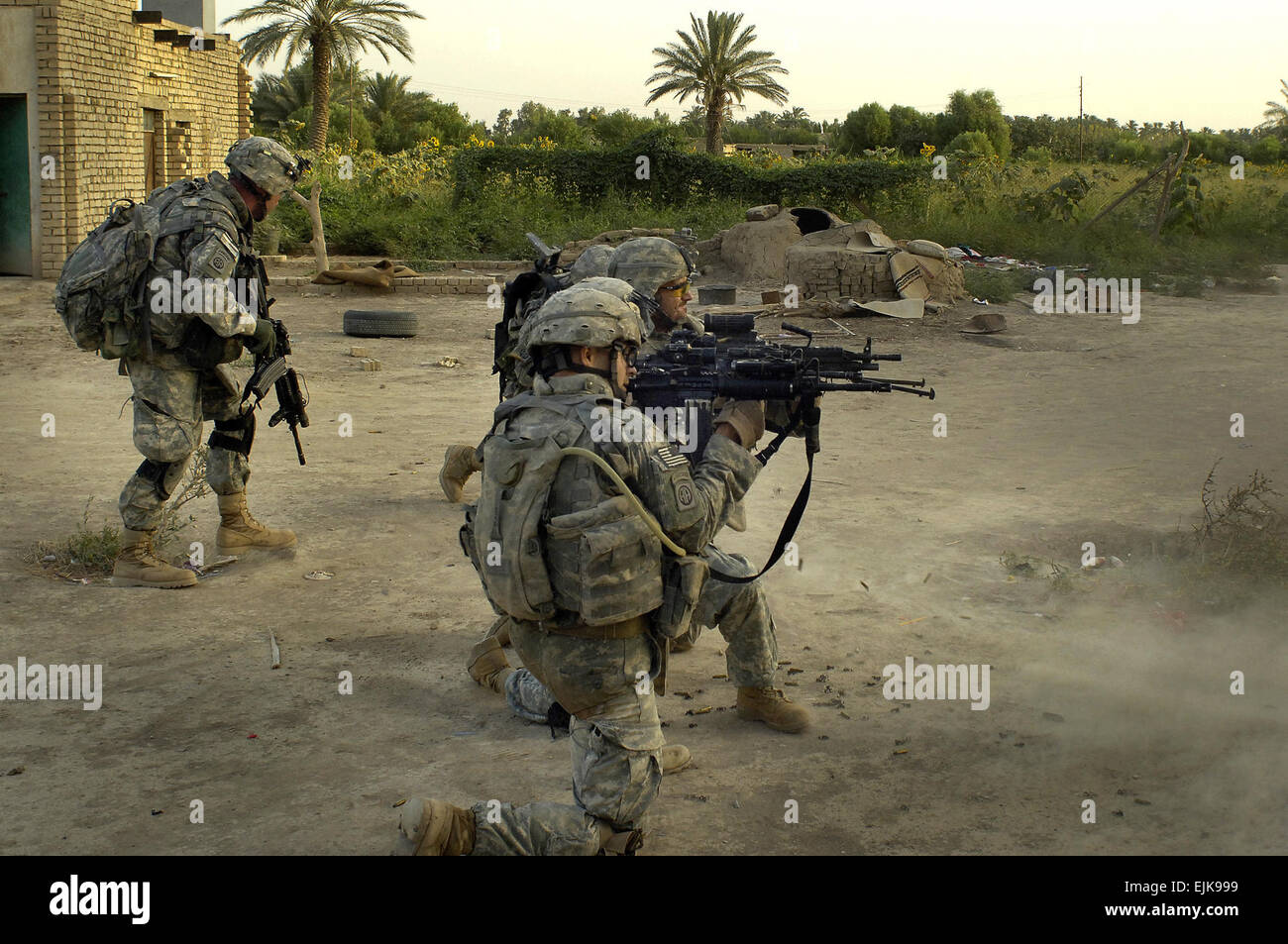 U.S. Army Soldiers of Bravo Troop, 5th Squadron, 73rd Cavalry Regiment, 3rd Brigade Combat Team, 82nd Airborne Division react to contact from insurgents during a mission in Al Haymer, Iraq, July 12, 2007.  Senior Airman Steve Czyz Stock Photo