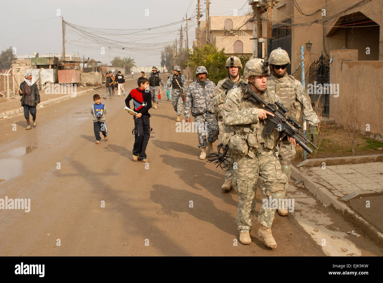 U.S. Army Soldiers clear a neighborhood of any insurgent activity and possible weapon caches in Al Rashid, Baghdad, Iraq, Jan. 28, 2008.  Petty Officer 2nd Class Greg Pierot Stock Photo