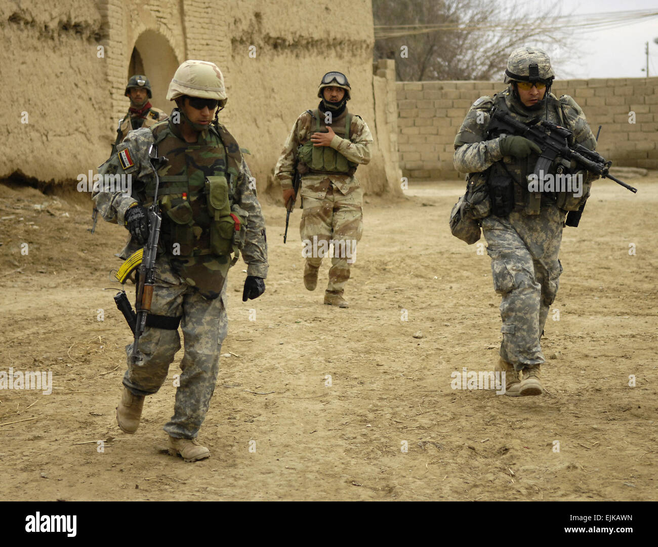 U.s. Army Maj. Michael Perkins And Iraqi Army Soldiers Seek Cover 