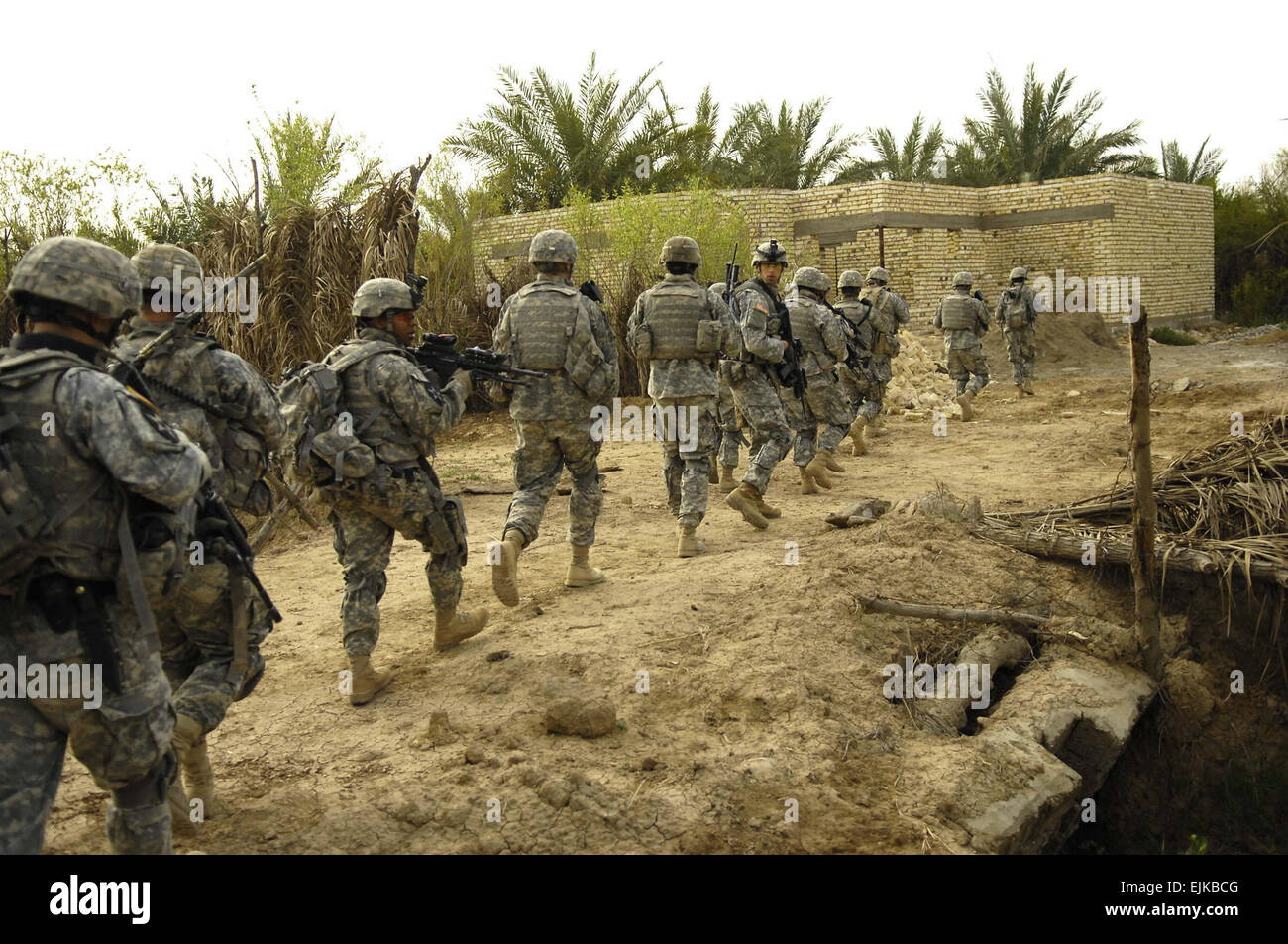 U.S. Army Soldiers from the 3rd Stryker Brigade Combat Team prepare to clear palm groves in Buhriz, Iraq, March 20, 2007. Soldiers from the 5th Battalion, 20th Infantry Regiment, 2nd Infantry Division, are conducting operations in the Diyala province.  Staff Sgt. Stacy L. Pearsall Stock Photo