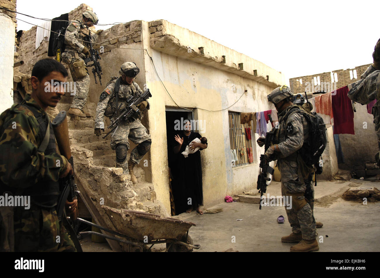 U.S. Army Soldiers search a house during a cordon and search for weapons caches and insurgents in Old Baqubah, Iraq, April 2, 2007. The Soldiers are from the 5th Battalion, 20th Infantry Regiment, 3rd Stryker Brigade Combat Team, 2nd Infantry Division.  Staff Sgt. Stacy L. Pearsall Stock Photo