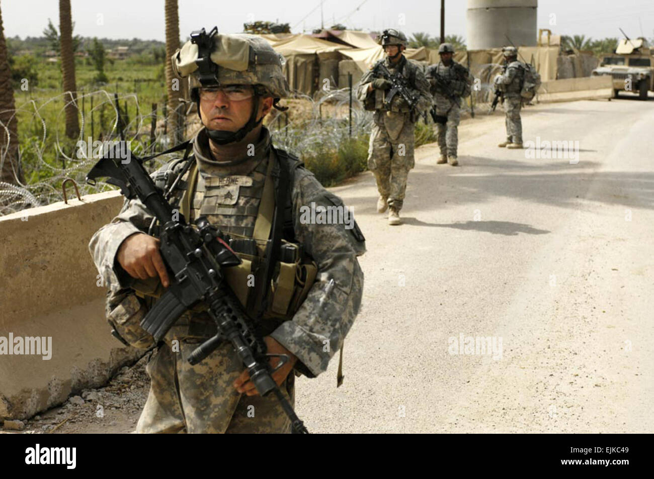 U.S. Army Soldiers attached to the 4th Battalion, 31st Infantry Regiment search for three missing Soldiers in the streets of Yusifiyah, Iraq, May 14, 2007.  Staff Sgt. Dennis J. Henry Jr. Stock Photo