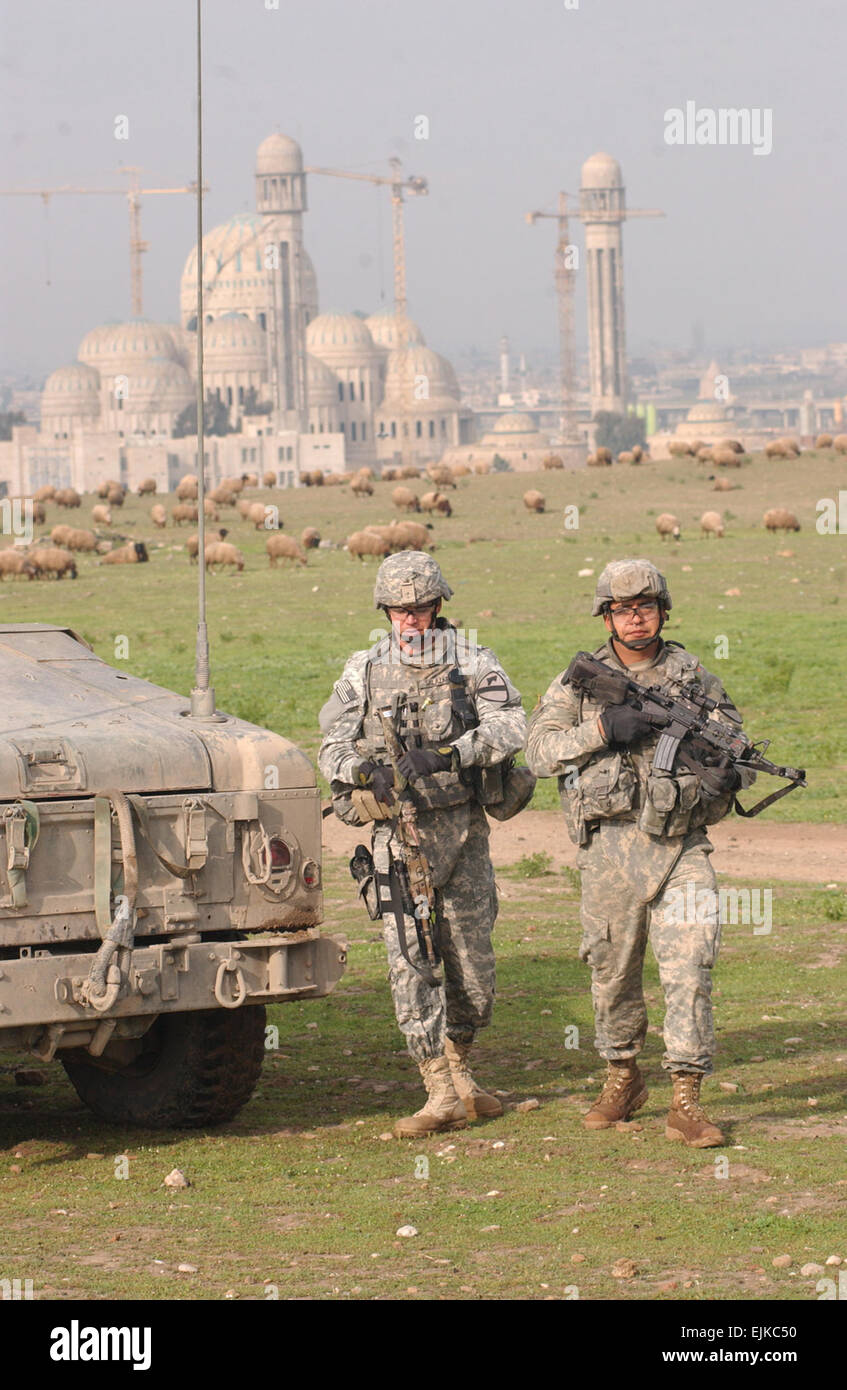 U.S. Army Soldiers patrol through the Nineveh ancient ruins in Mosul, Iraq, April 4, 2007. The Soldiers are with Delta Company, 2nd Battalion, 7th Cavalry Regiment, 4th Brigade Combat Team, 1st Cavalry Division, Fort Bliss, Texas.  Staff Sgt. Vanessa Valentine Stock Photo
