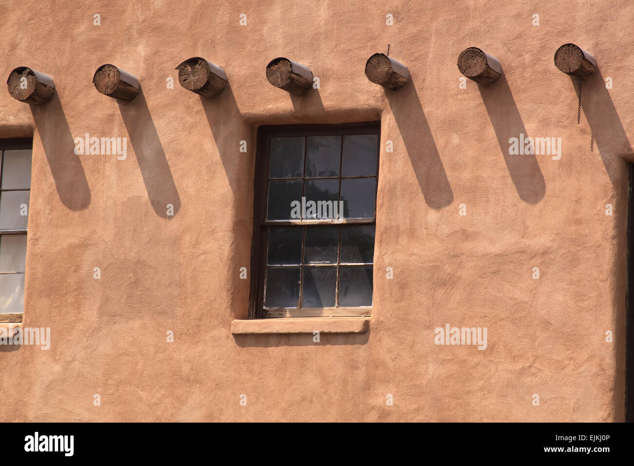 Adobe Building Windows Window in an adobe building in Taos, NM Stock Photo - Alamy