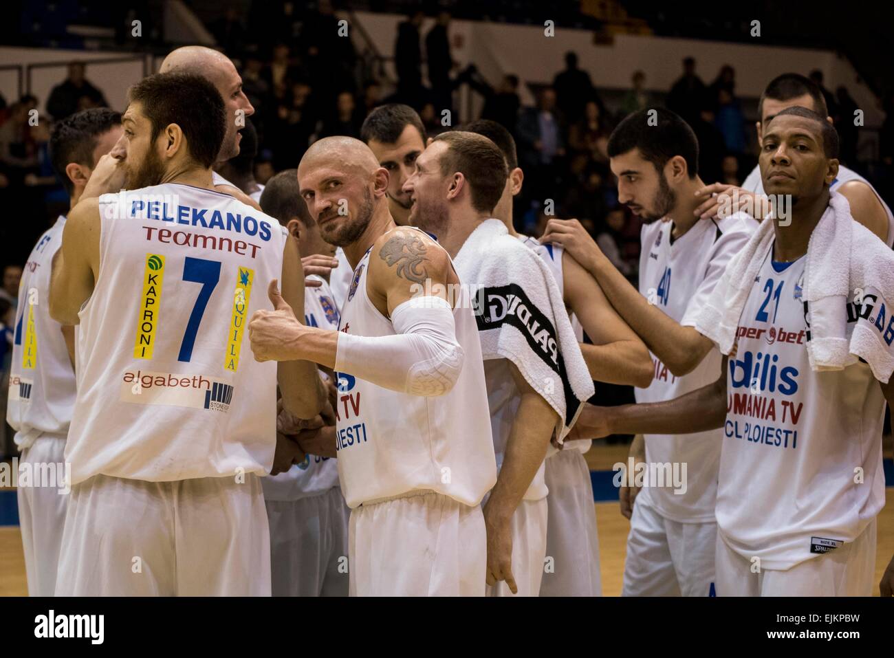 March 28, 2015: CSU Asesoft players at the end of the Liga Nationala Masculina de Baschet Romania (LNMB) game between CSU Asesoft Ploiesti (ROU) and Universitatea Cluj Napoca (ROU) at Sala Sporturilor Olimpia in Ploiesti, Romania ROU. Catalin Soare/www.sportaction.ro Stock Photo