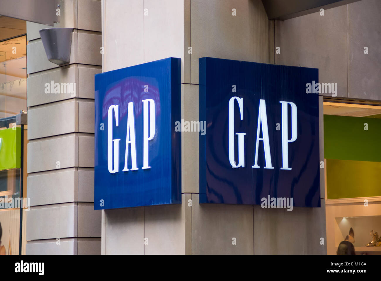 Gap storefront hi-res stock photography and images - Alamy