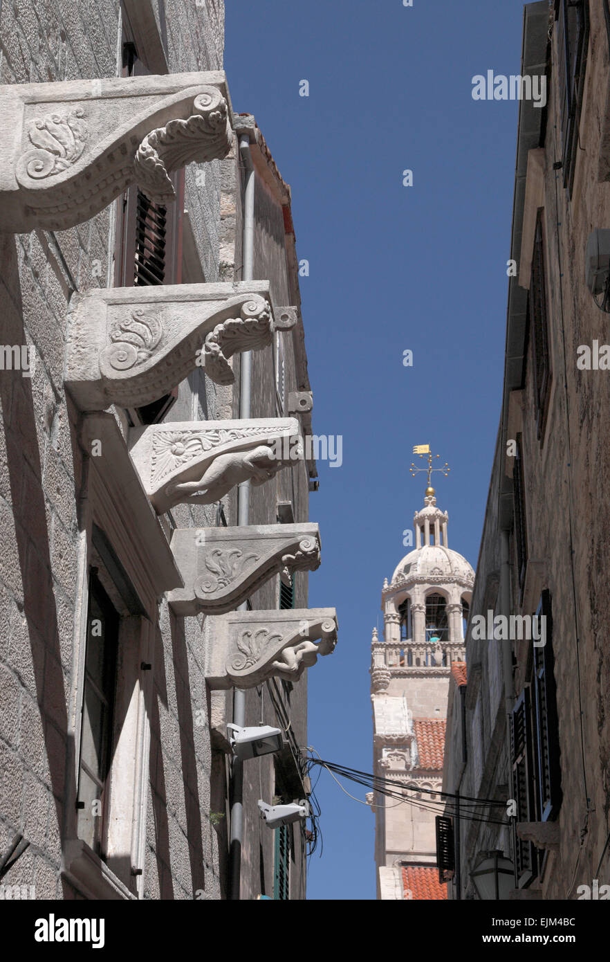 St Marks Cathedral Korcula Croatia Narrow street and Renaissance stone carving in the Old Town Stock Photo