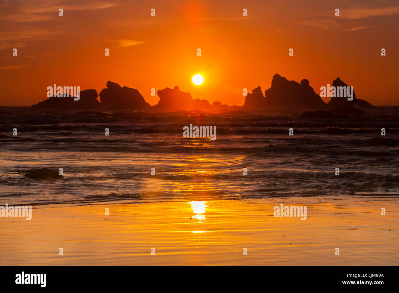 Sunset over sea stacks at Bandon Beach along the Oregon coast, Oregon, USA. Stock Photo