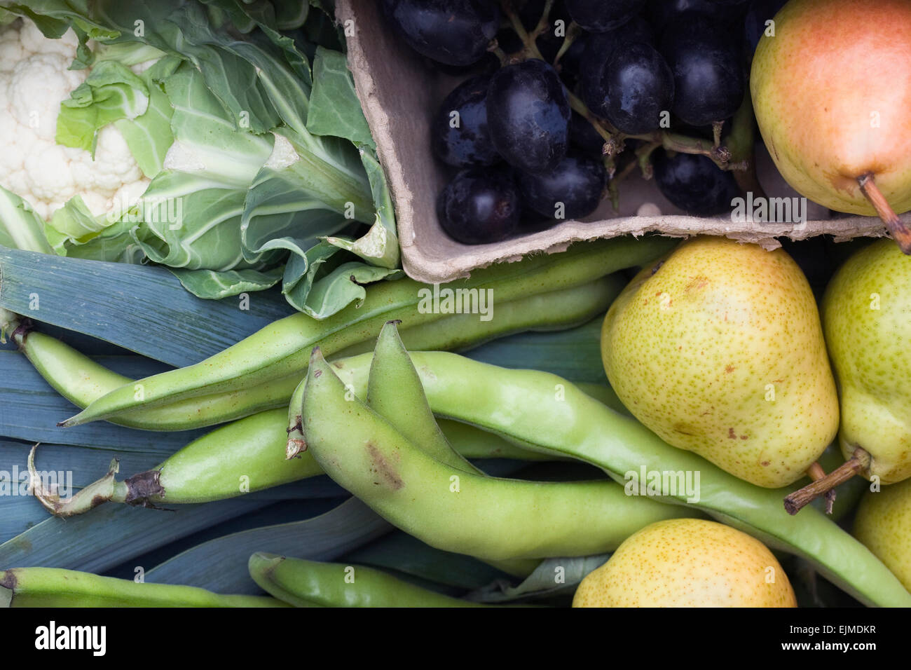 Fresh fruit and vegetable delivery Stock Photo Alamy