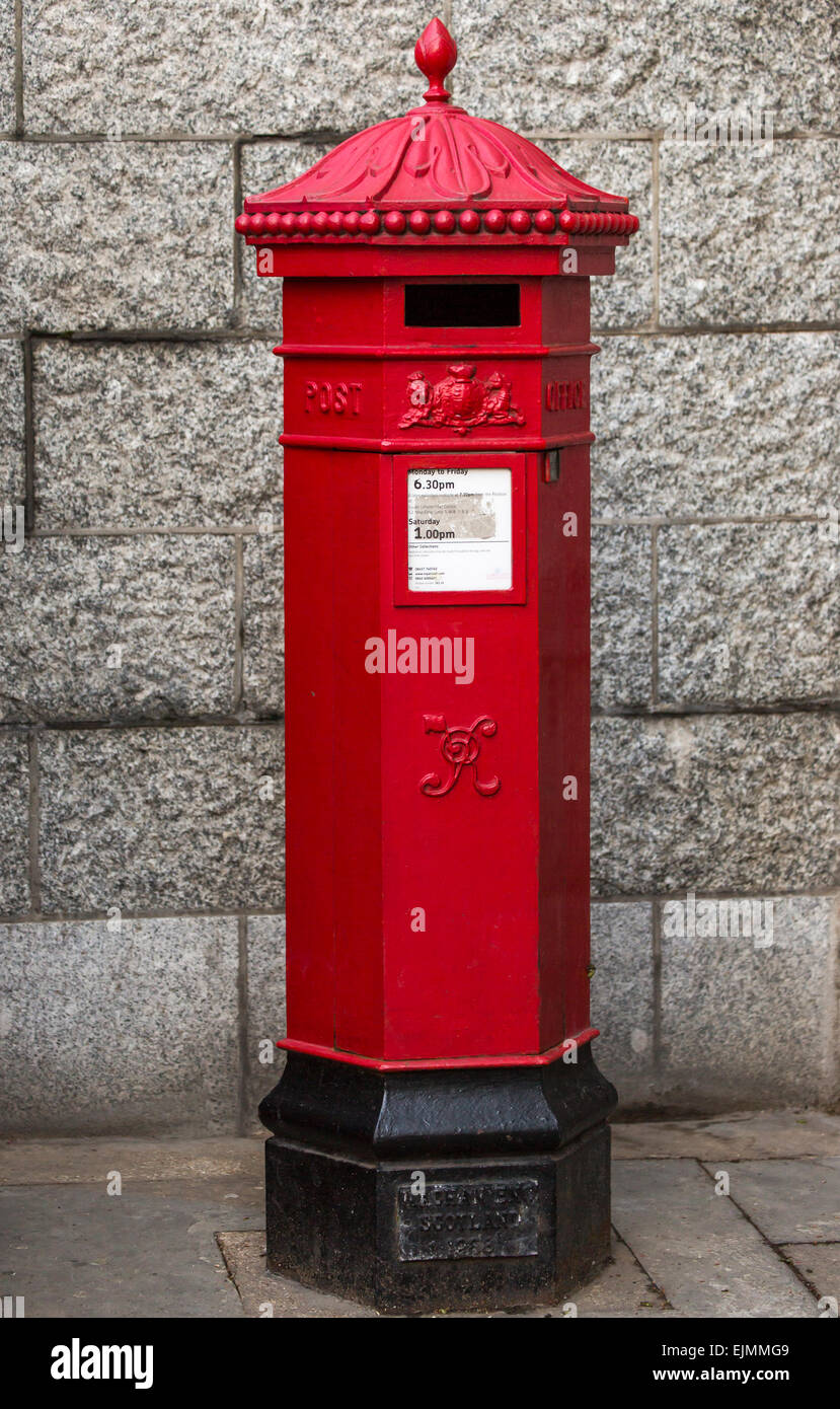 Red Victorian letterbox, London Stock Photo