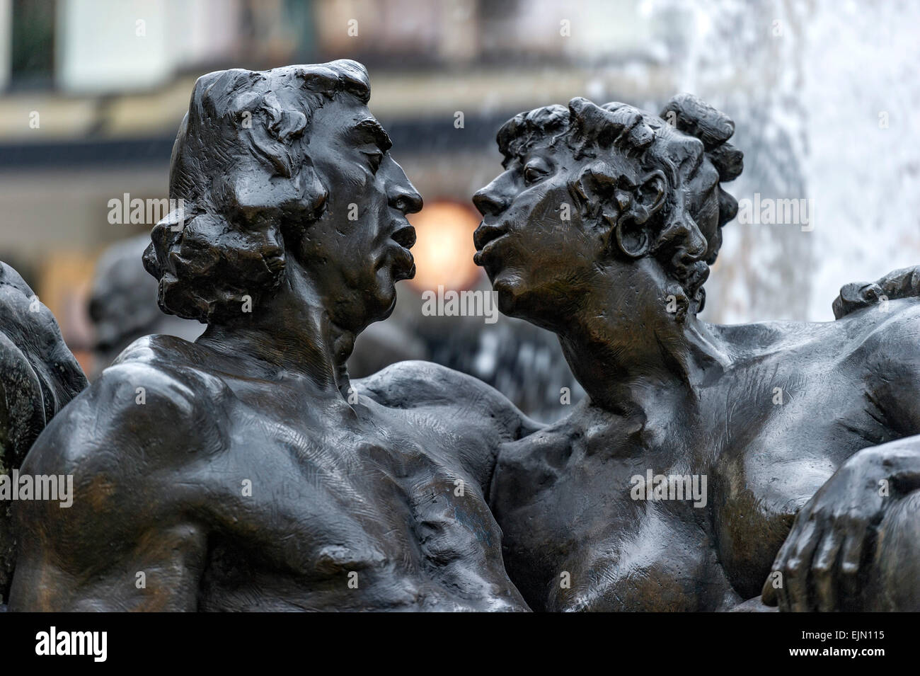 Kissing couple statue at the HansSachsFountain, by Jürgen er