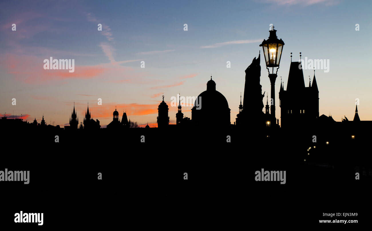 Medieval buildings silhouettes hi-res stock photography and images - Alamy