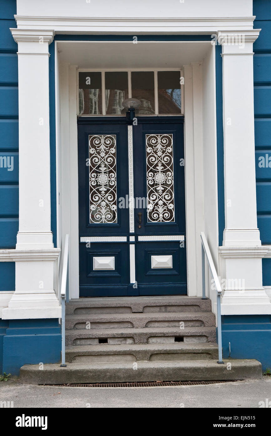 White double door windows hi-res stock photography and images - Alamy
