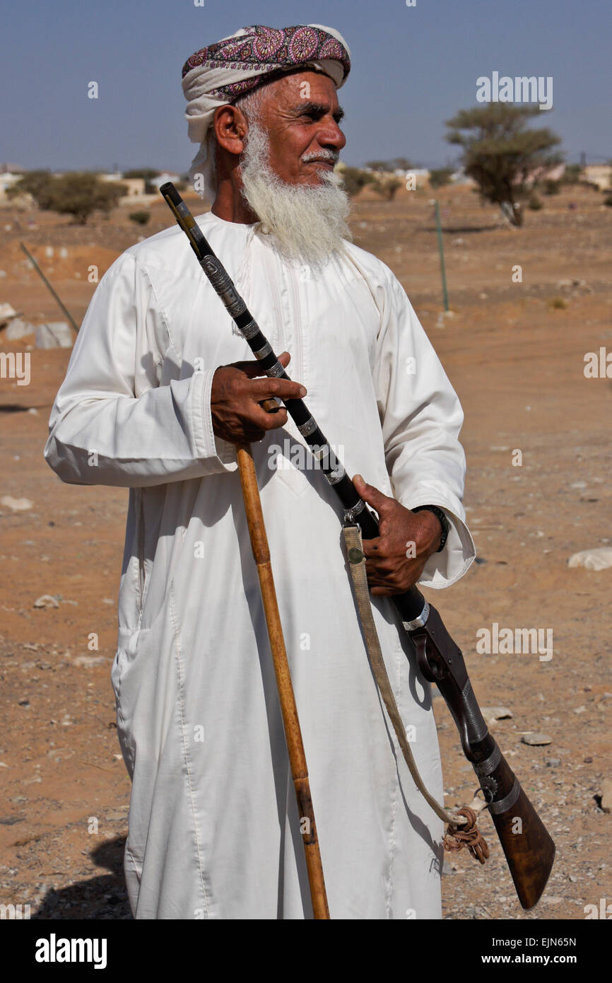 Omani man in traditional dress with gun Stock Photo