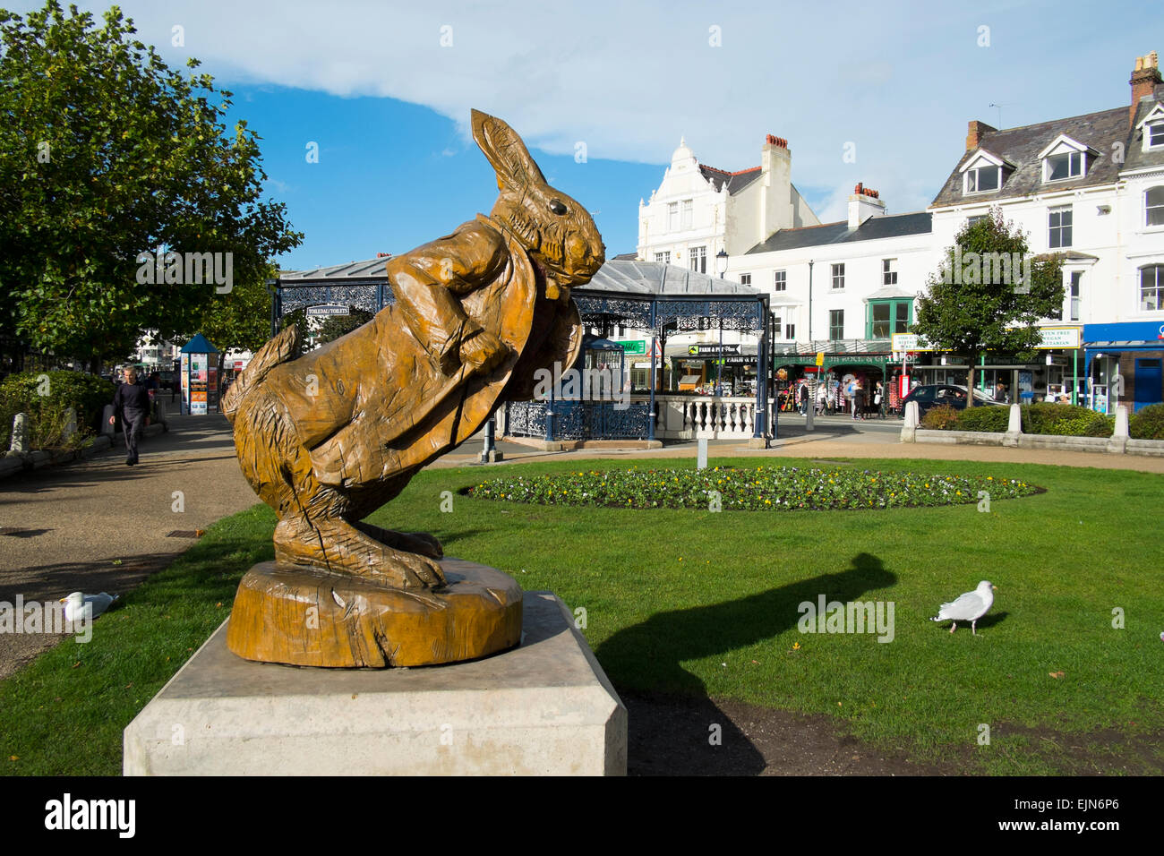 The White Rabbit wooden statue which celebrates the town's links to Alice In Wonderland author Lewis Carroll, Llandudno, Wales. Stock Photo