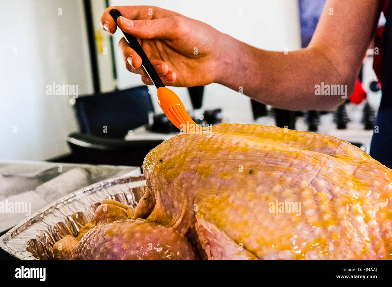 Basting a thanksgiving turkey hi-res stock photography and images - Alamy
