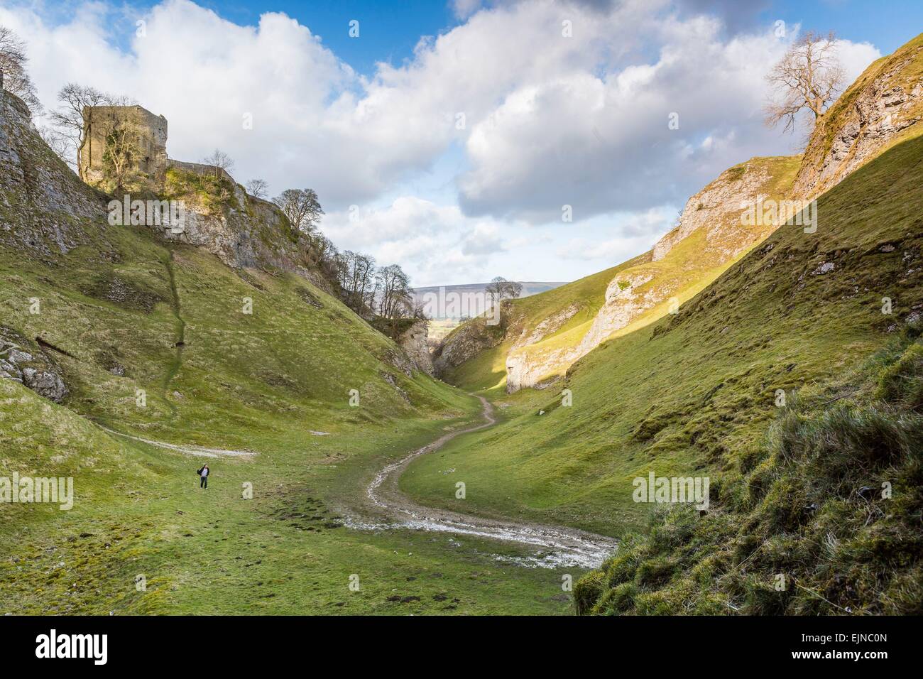 Peveril Castle above Cave Dale in Castleton, Peak District Stock Photo