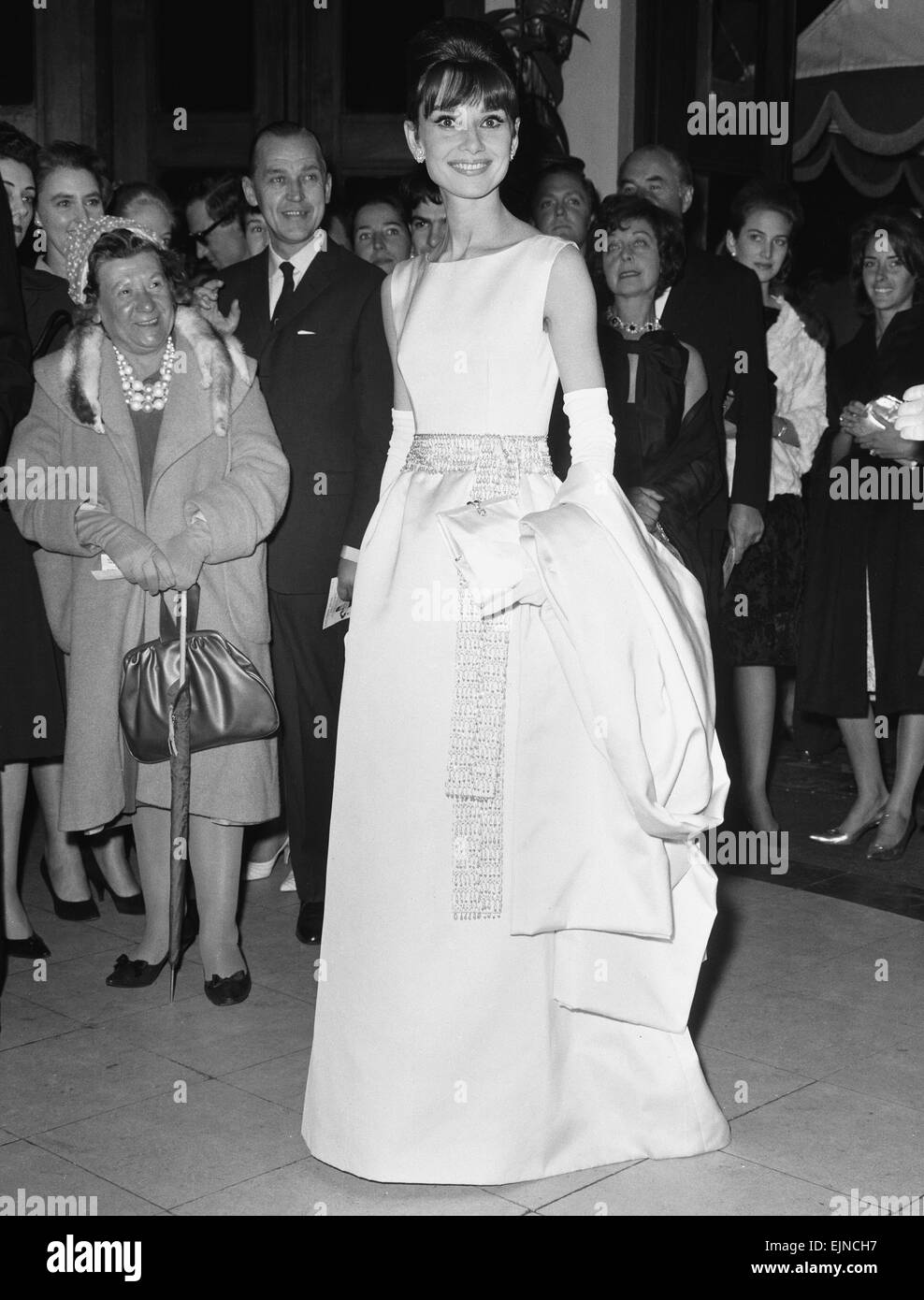 Actress Audrey Hepburn arrives at the London premiere of her latest movie 'Breakfast At Tiffany's' at the Plaza Theatre, watched by an admiring crowd. 19th October 1961. Stock Photo