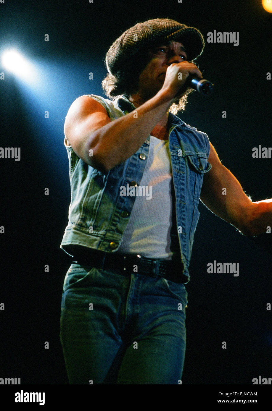 AC/DC in concert at Wembley Arena, singer Brian Johnson on stage. 16th January 1986. Stock Photo