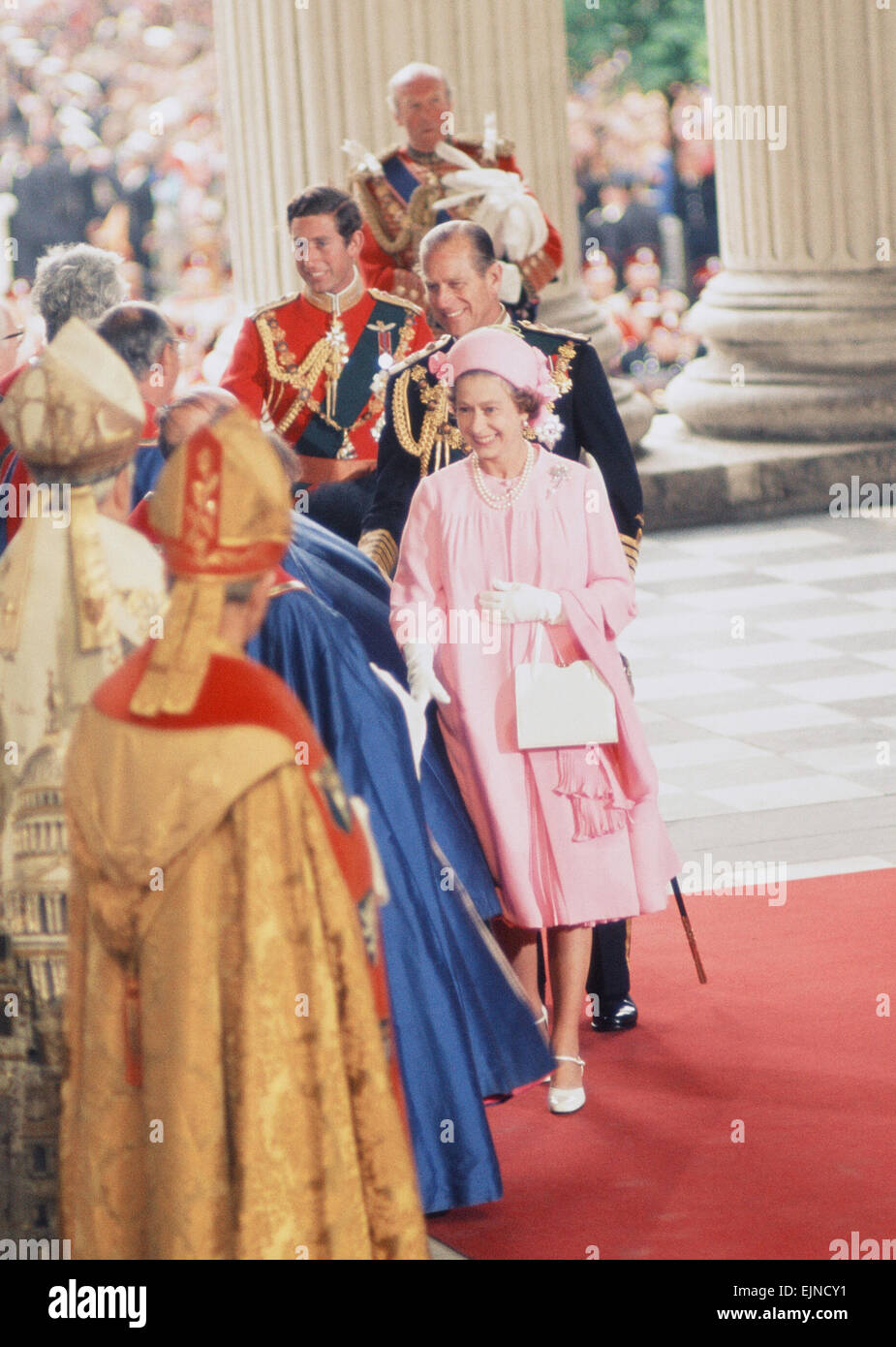 Queen Elizabeth II & Prince Philip arrive at St Pauls Cathedral, for Thanksgiving service, to celebrate HRH Silver Jubilee, Tuesday 7th June 1977. Stock Photo
