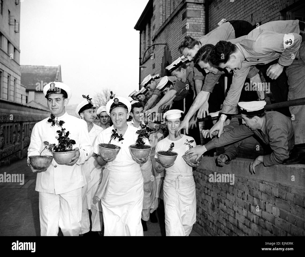 Navy cooks with Christmas puddings. 23rd November 1956 *** Local Caption *** watscan - - 27/05/2010 Stock Photo