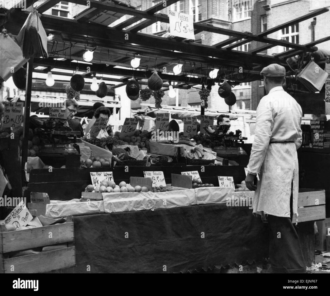 Greengrocers stall in East Street Market, London. circa 1965 Stock Photo